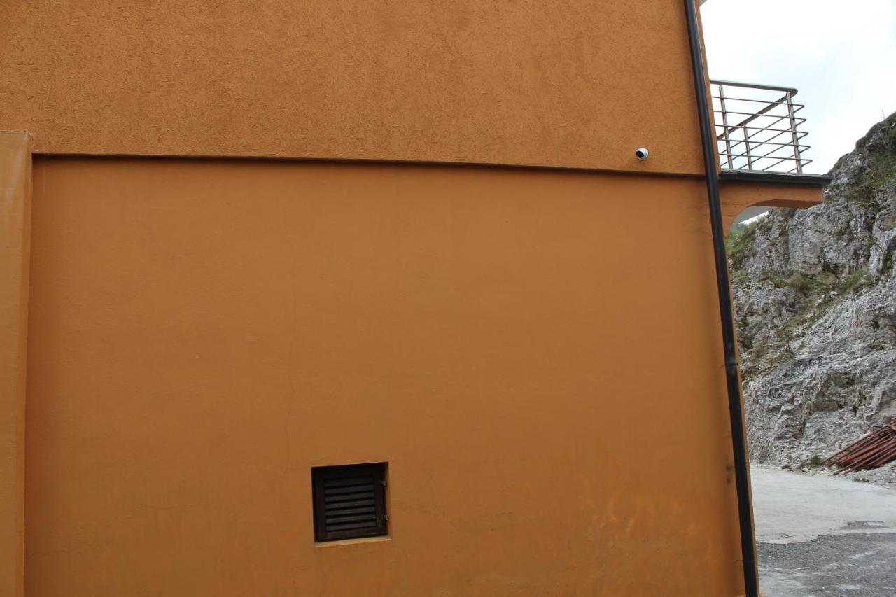 Apartments Kapisoda ツェティニェ エクステリア 写真