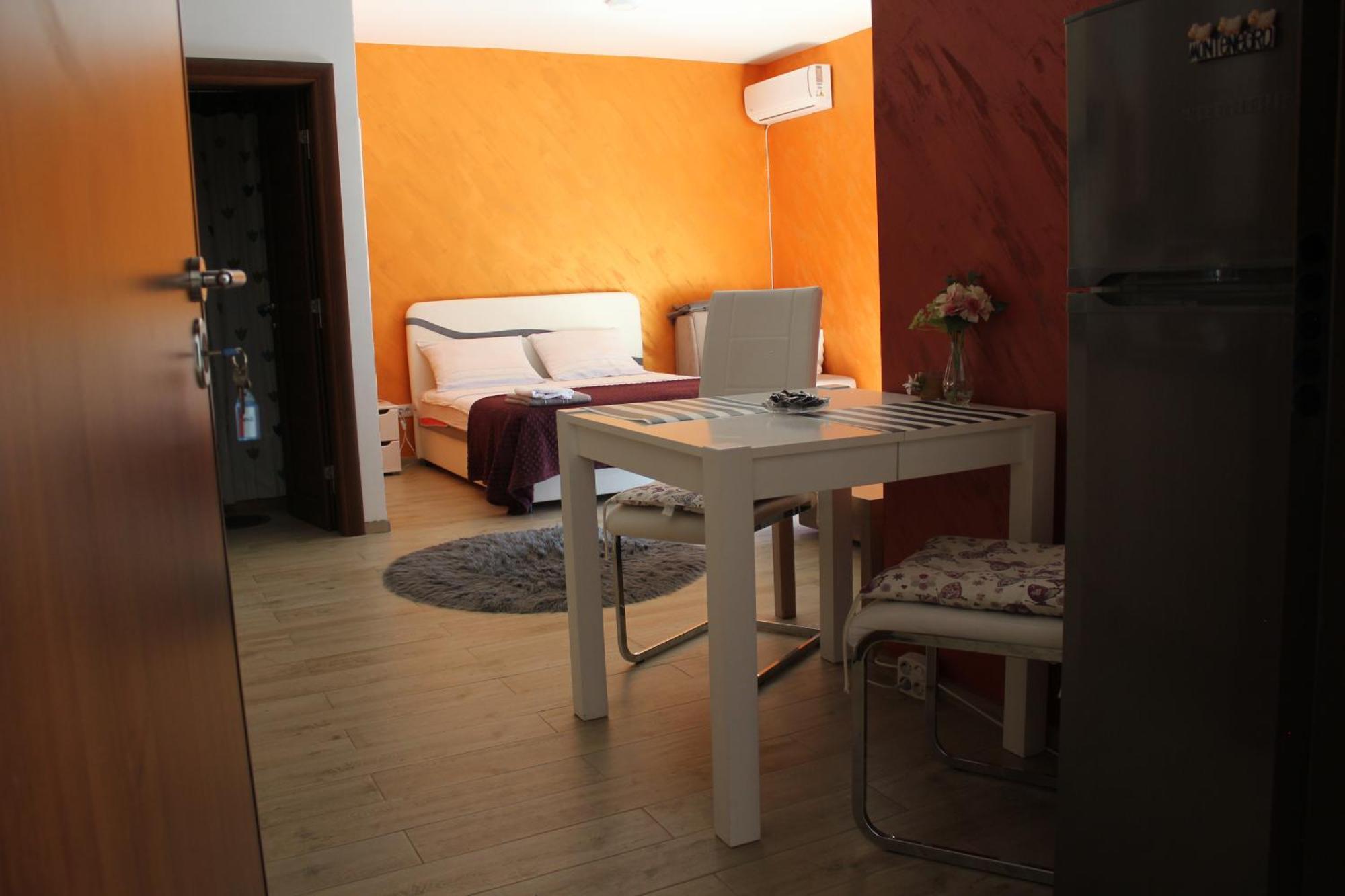 Apartments Kapisoda ツェティニェ エクステリア 写真
